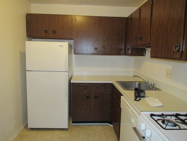 Building Photo - Leesburg 2 bedroom condo with balcony