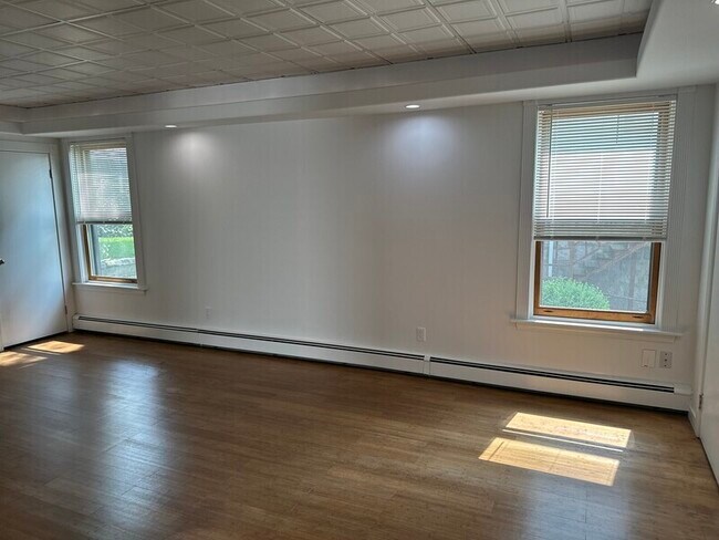 Building Photo - 83 Leyden St