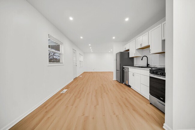 Building Photo - 3 Bedroom 1 Bathroom House for Rent!