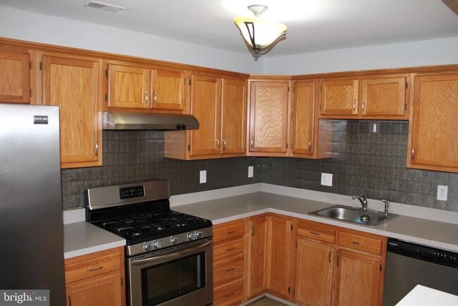 Building Photo - 2602 Beacon Hill Dr