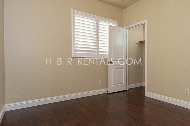 Building Photo - 422 Meyenberg Ave