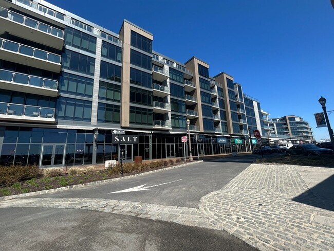 Building Photo - Large 5 Bedroom Single Family House Available in Long Branch!