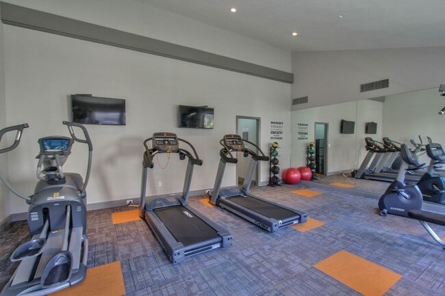 Building Photo - Ground Floor Condo at Footprints on the Bay