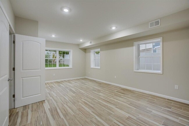 Building Photo - 16 Grant Ave