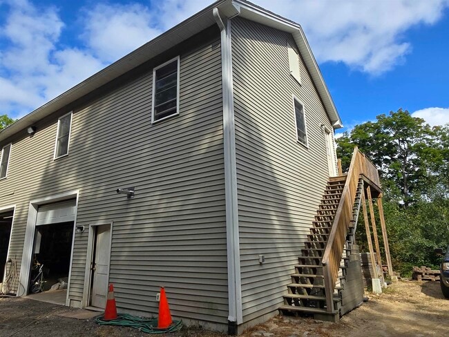 Building Photo - 305 Rand Hill Rd