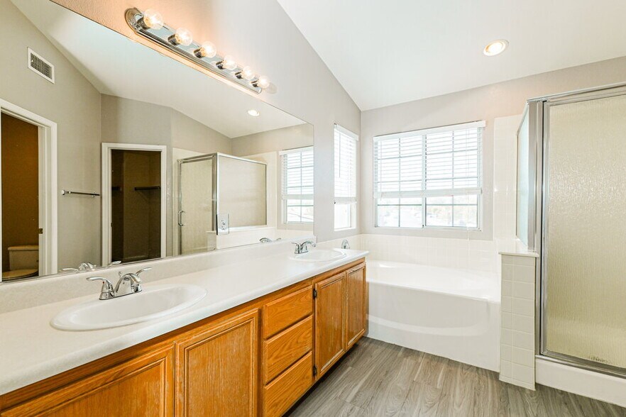 Building Photo - 1096 Pincay Dr