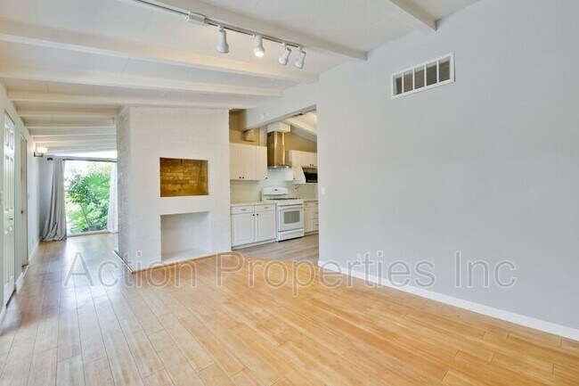 Building Photo - 18850 Newsom Ave