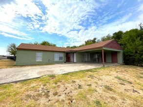 Building Photo - 912-912 Williamson Dr