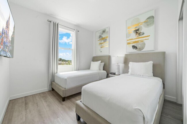 Building Photo - 384 Famagusta Dr