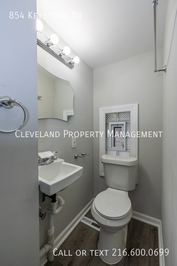 Building Photo - 854 Keystone Dr