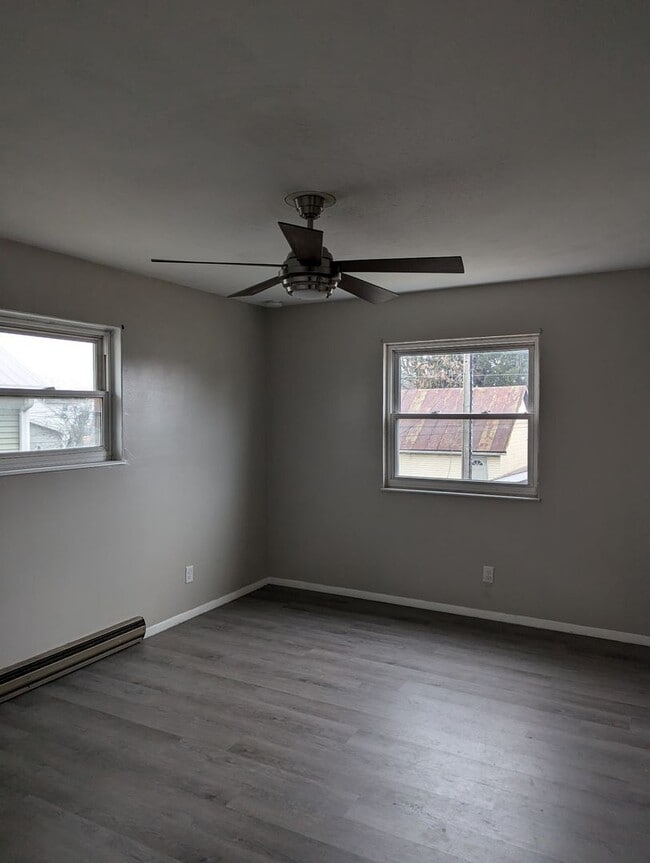 Building Photo - 1 Bedroom Apartment For Rent