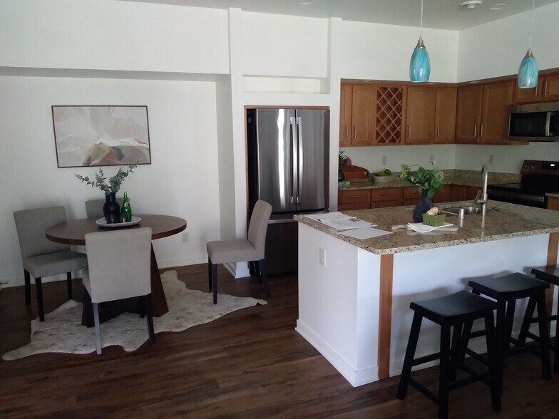 Building Photo - 2731 Pond Dr