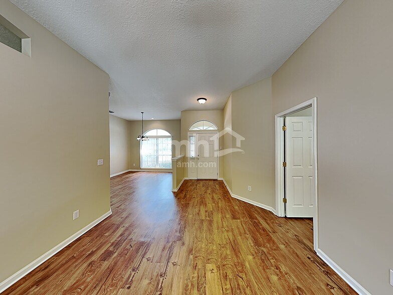 Building Photo - 821 E Tennessee Ter