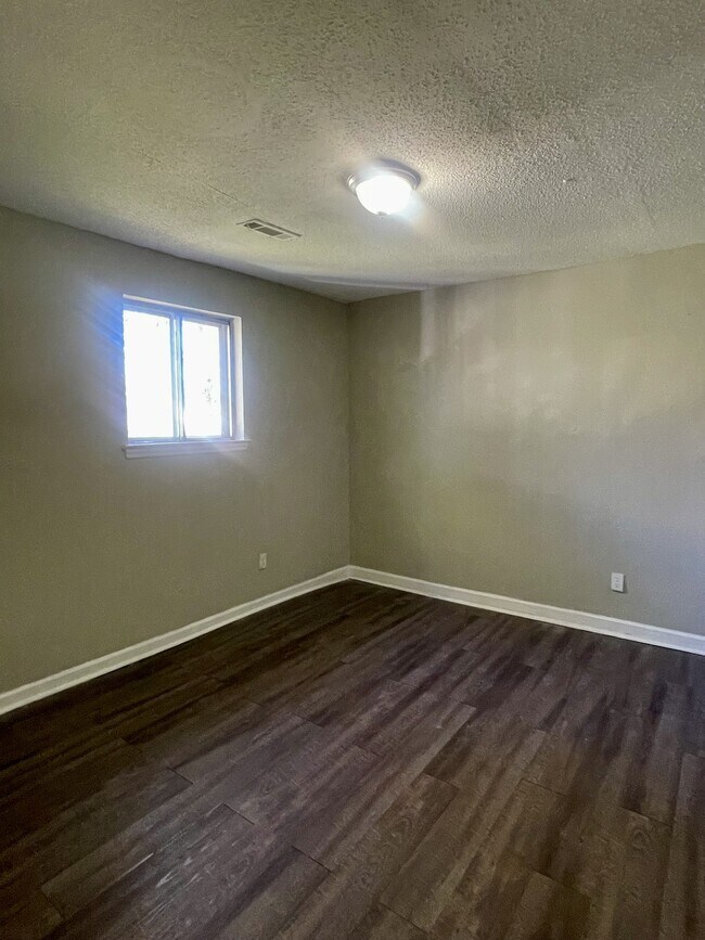 Building Photo - 1210 Sheridan Ave