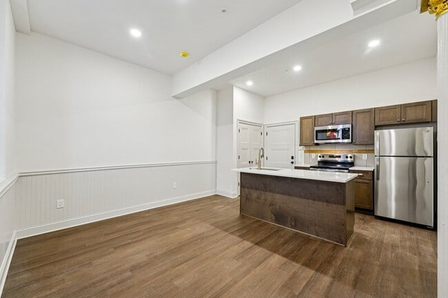 Building Photo - 401 Martin St