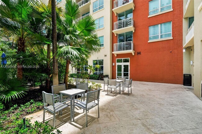 Building Photo - 2000 N Bayshore Dr