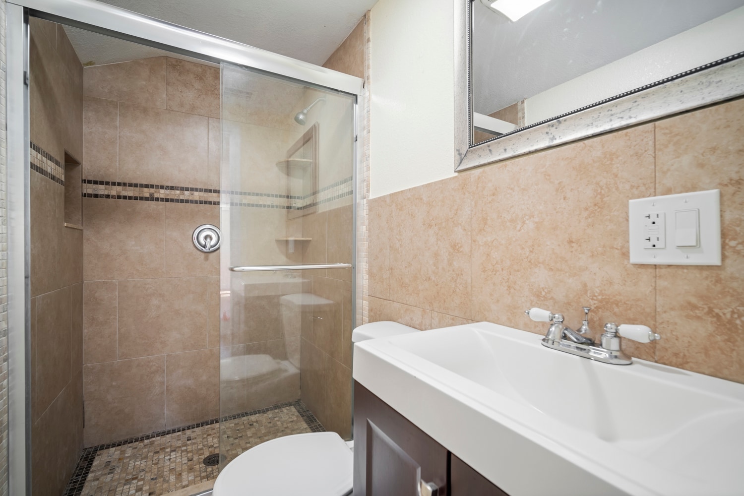 Bathroom - 2012 E Idlewild Ave