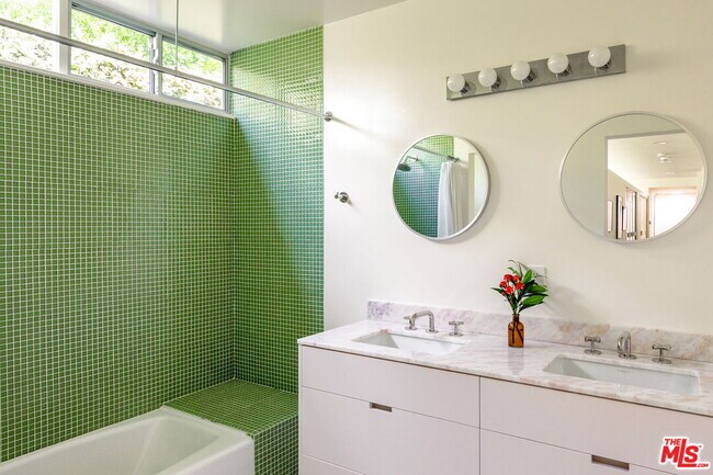 Building Photo - 13025 Addison St