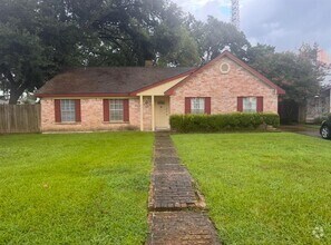 Building Photo - 21326 4 Oaks Dr