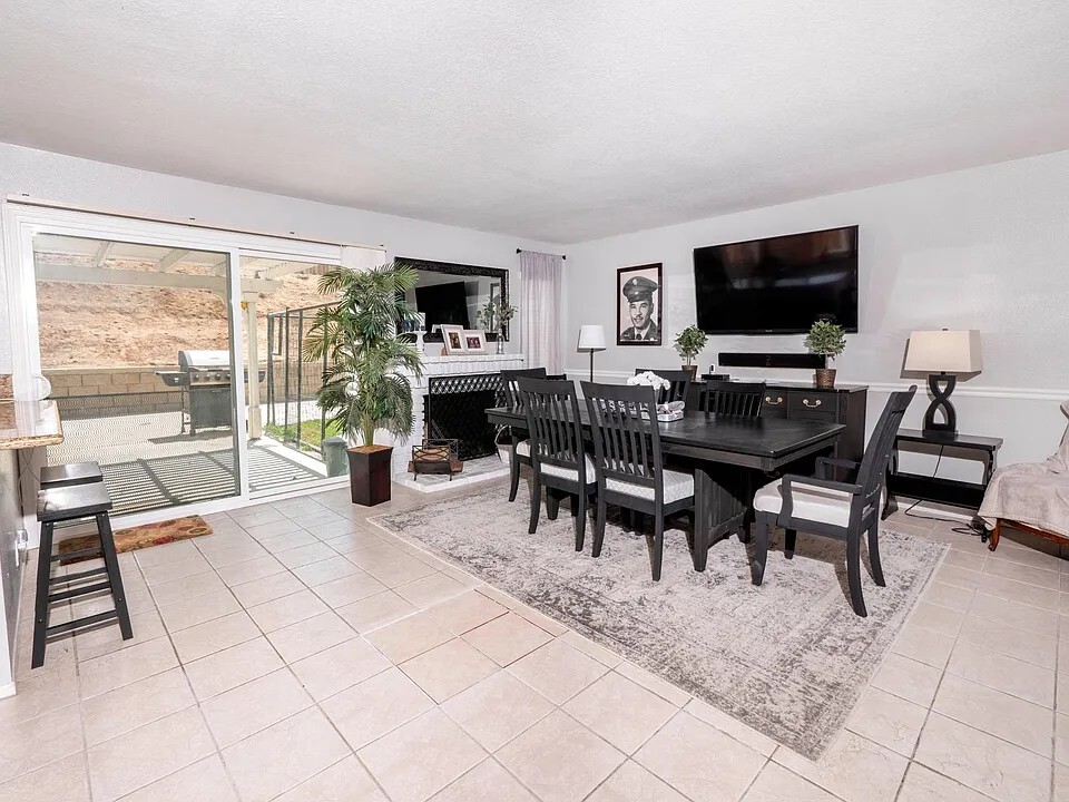 Formal dining room next to kichen - 4207 Rimcrest Dr