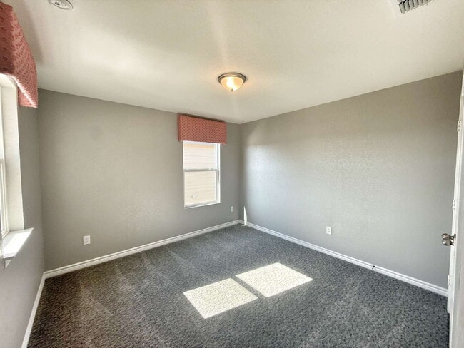 Building Photo - Immaculate Two Story Home in Legend Point Just Minutes from IH-35, shopping and area school!