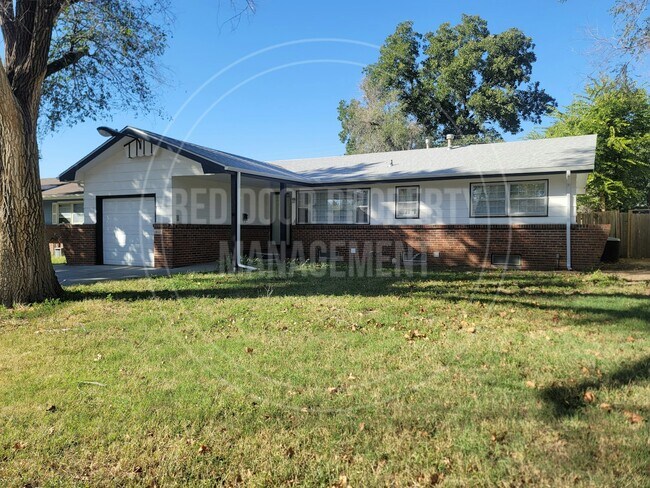 Building Photo - 1402 W Lotus St