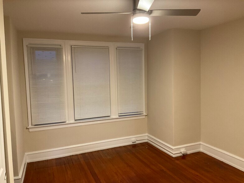 Building Photo - 1542 S 55th St