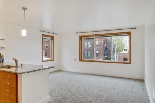 Building Photo - 1 bedroom in Seattle WA 98121