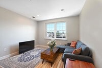 Building Photo - 413-415 9th St