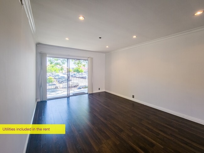 Building Photo - 215 N Kenwood St