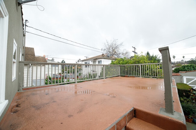 Building Photo - 3318 Madera Ave