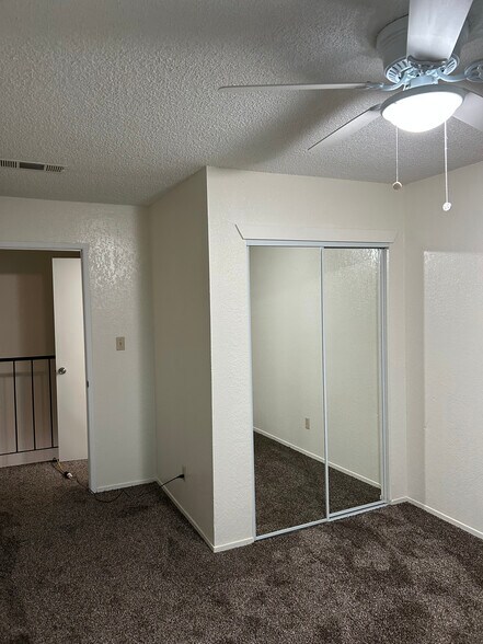 Building Photo - 2480 Wilson Ave