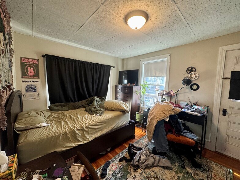 Building Photo - 1386A Beacon St