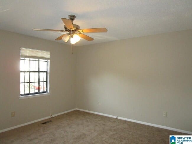 Building Photo - 2BR/1BA in Quiet Spring Lake Neighborhood