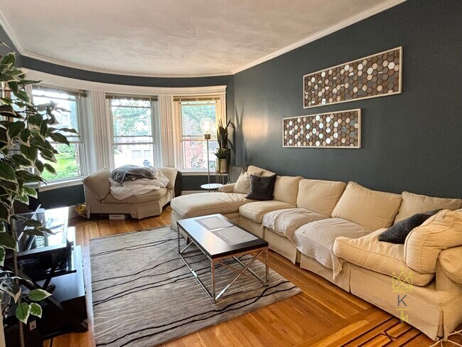 Primary Photo - 34 Parkman St