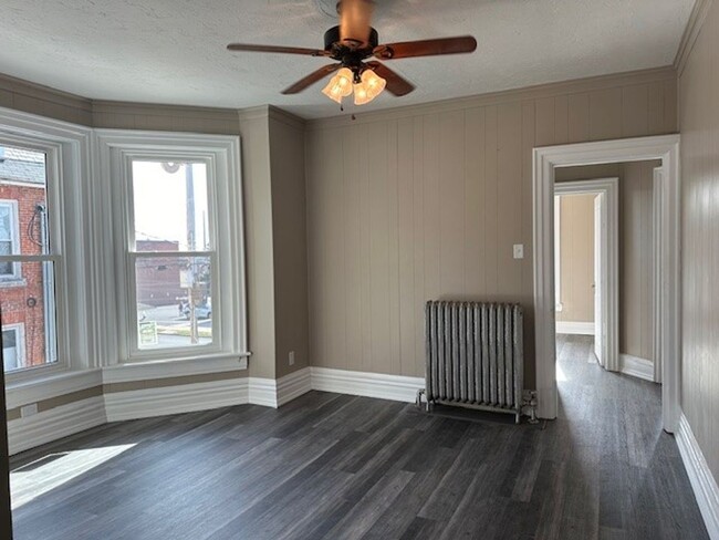 Building Photo - Introducing this 2nd floor 2-bedroom, 1-ba...