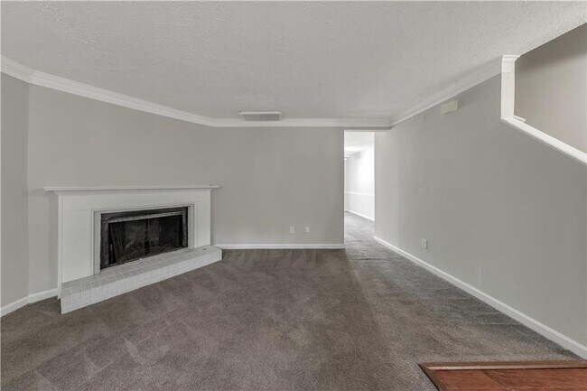 Building Photo - 1008 Huntington Trce SE