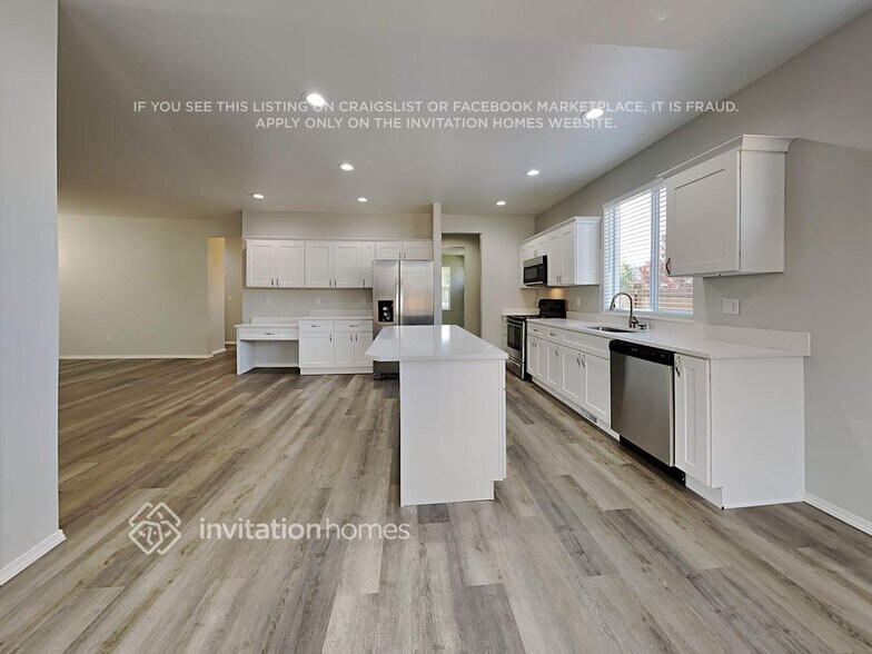 Building Photo - 301 Hawk Ave SW