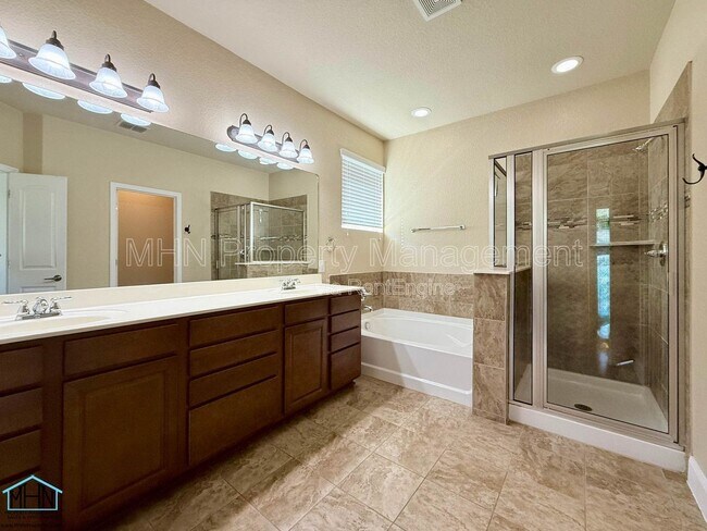 Building Photo - 12807 Waterlily Way