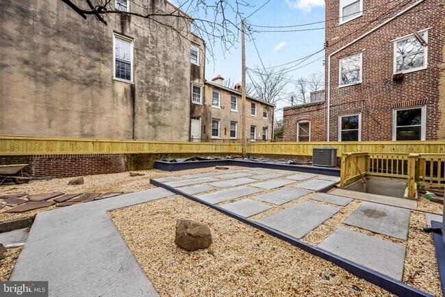 Building Photo - 1202 Bolton St