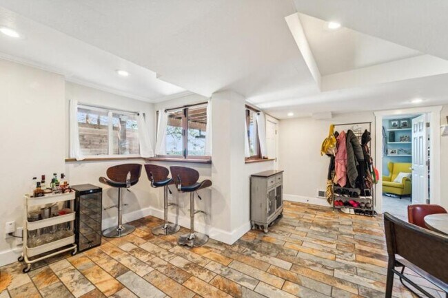 Building Photo - 1 bedroom in Seattle WA 98103