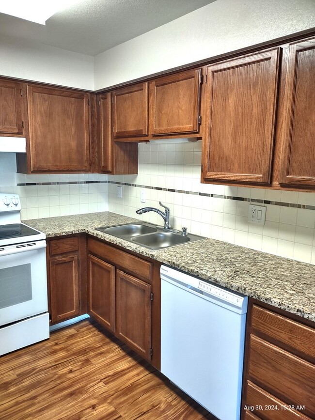 Building Photo - 2-bedroom Condo Available in Quiet Senior-...