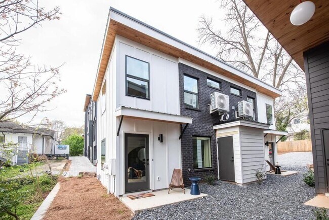 Building Photo - 542 Boulevard NE
