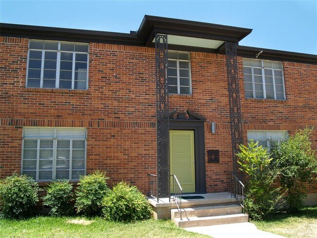 Building Photo - 3206 Tom Green St