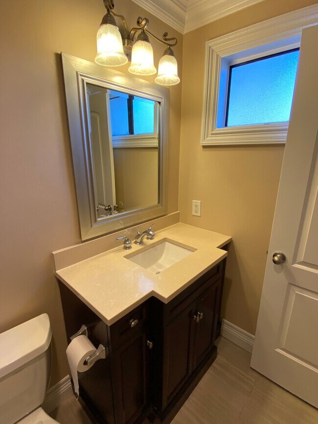 Building Photo - Villa Montevina 2 Bedroom Condo!