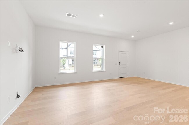 Building Photo - 204 Silver Fleet Dr