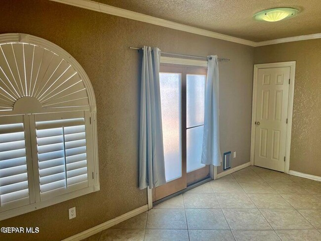 Building Photo - 7409 Edgemere Blvd