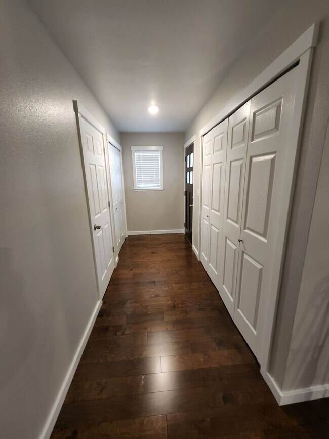 Building Photo - Stunning 2 Bedroom 2 Bathroom Home In Paye...