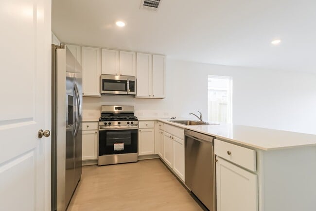 Building Photo - 16488 Blossom Grv Dr