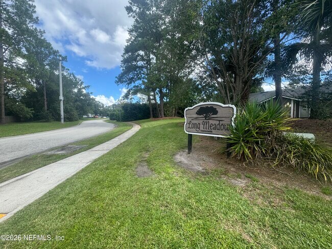 Building Photo - 8428 Long Meadow Cir N